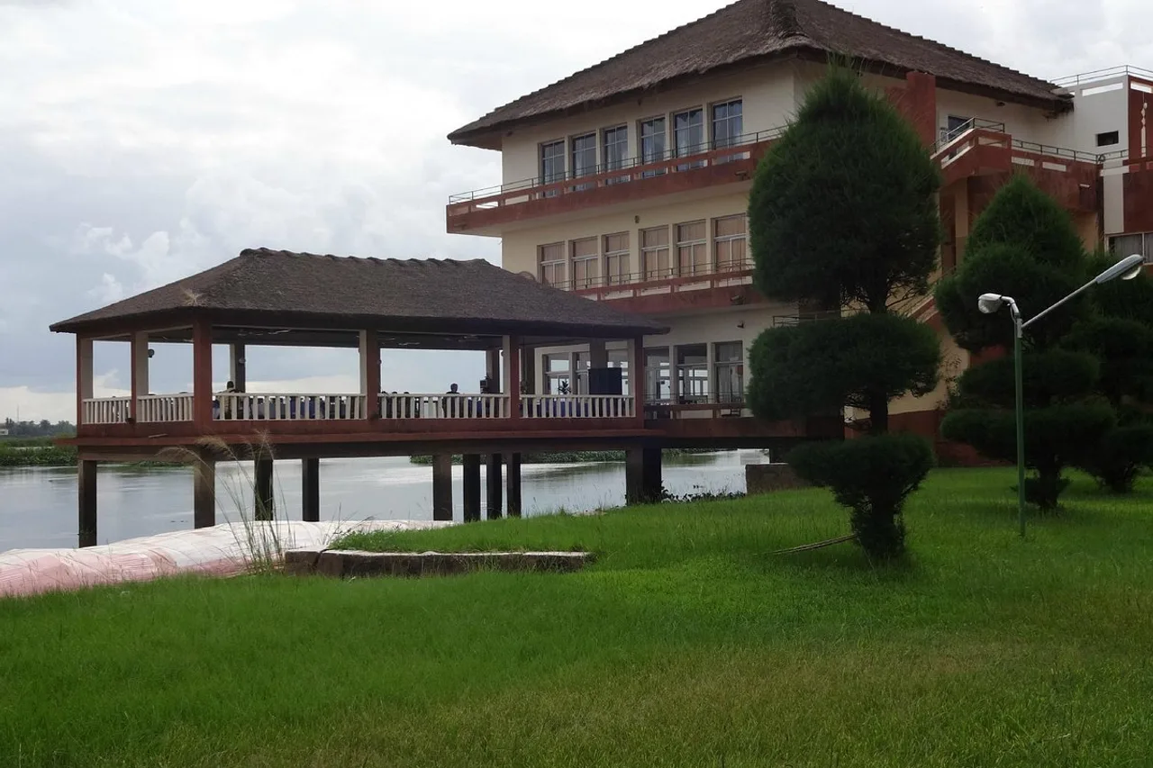 Hotel Mande — rooms and atmosphere