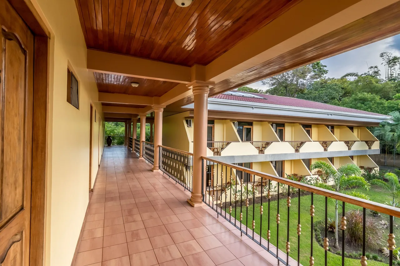 Hotel Manuel Antonio — ภาพห้องพักและบรรยากาศ