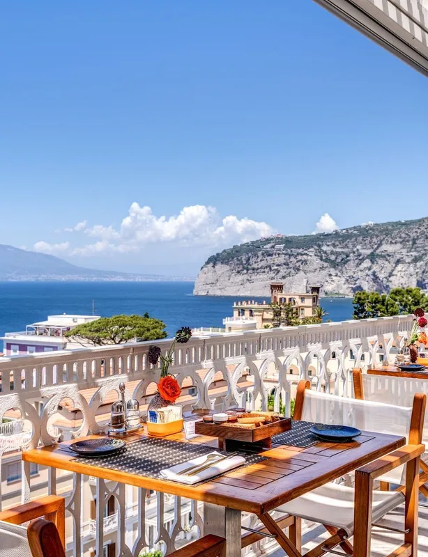 Hotel Mediterraneo Sorrento — ภาพห้องพักและบรรยากาศ