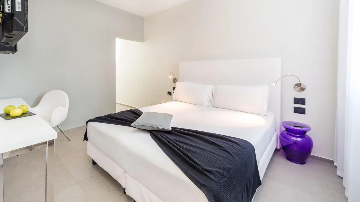 Hotel Metropolitan — ภาพห้องพักและบรรยากาศ