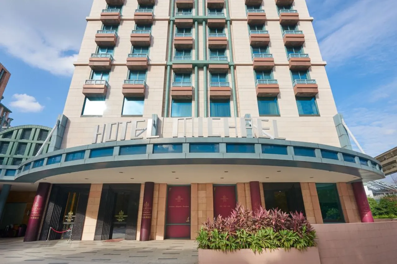 Resorts World Sentosa - Hotel Michael — rooms and atmosphere