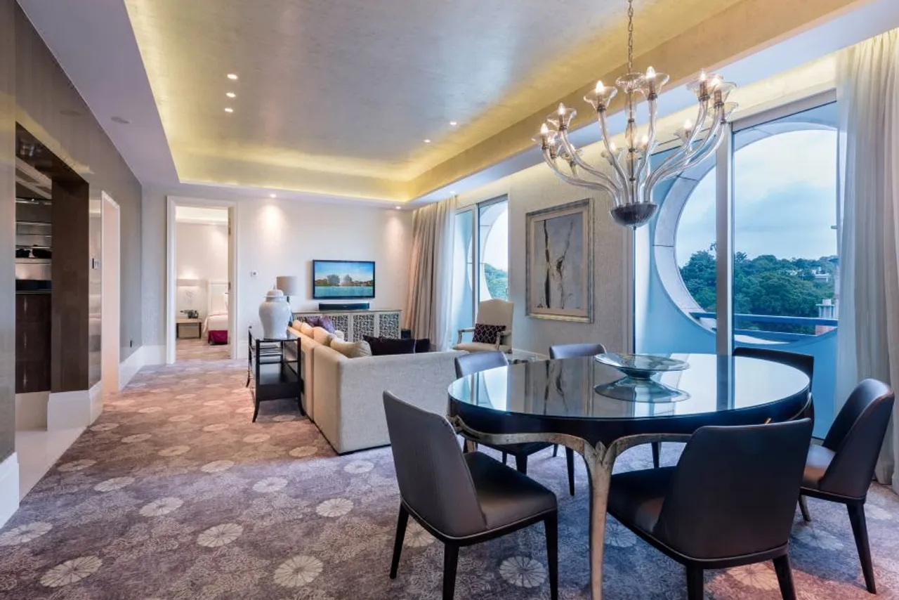 Resorts World Sentosa - Hotel Michael — rooms and atmosphere