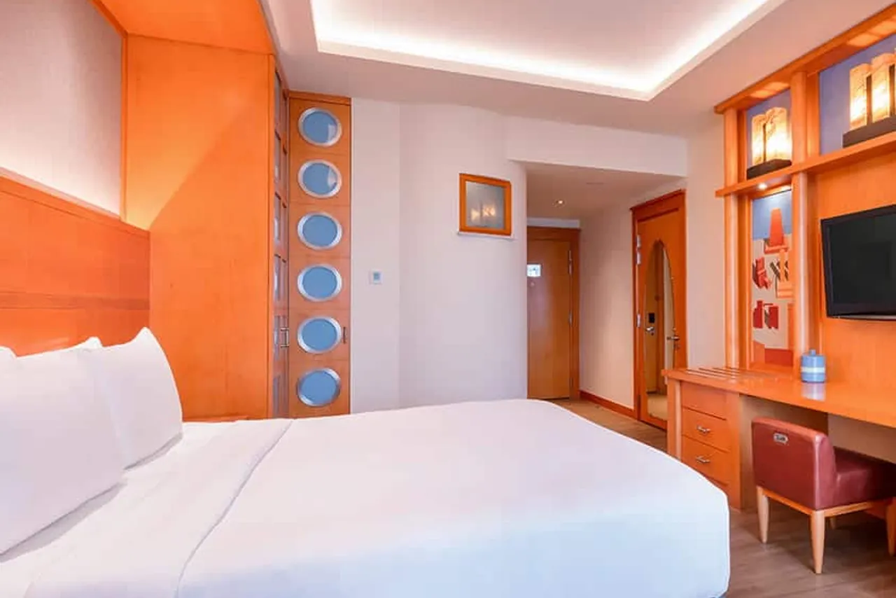 Resorts World Sentosa - Hotel Michael — rooms and atmosphere