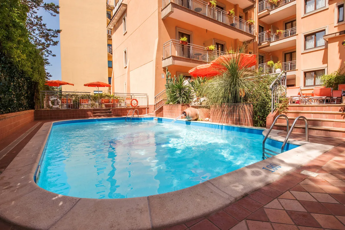 Hotel Michelangelo — ภาพห้องพักและบรรยากาศ