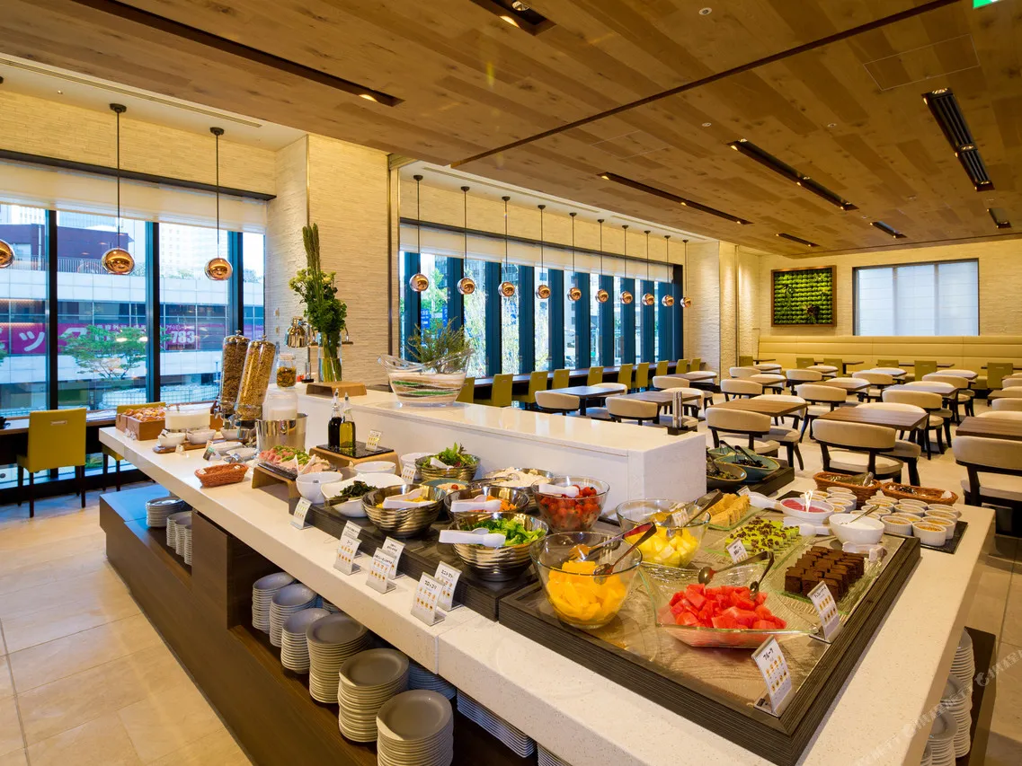 Hotel Monterey Le Frere Osaka — rooms and atmosphere