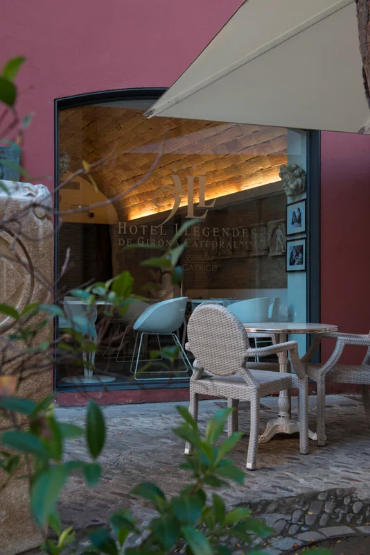 Hotel Museu Llegendes de Girona — ภาพห้องพักและบรรยากาศ