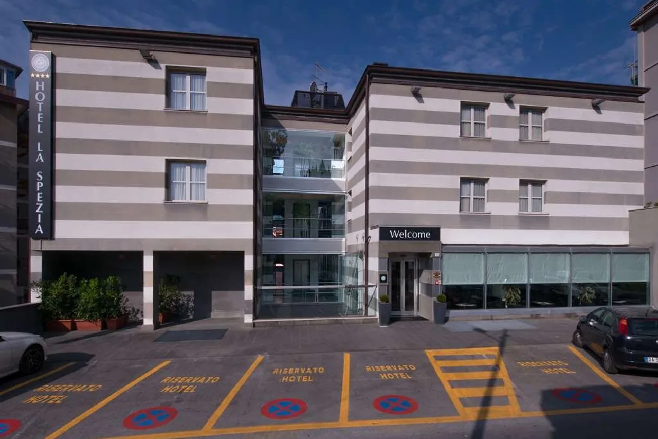 Hotel My One La Spezia — rooms and atmosphere