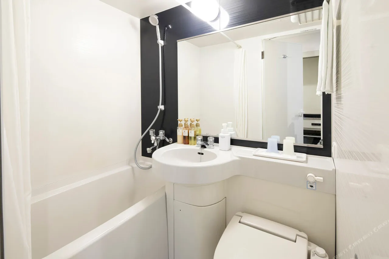HOTEL MYSTAYS Asakusabashi — rooms and atmosphere