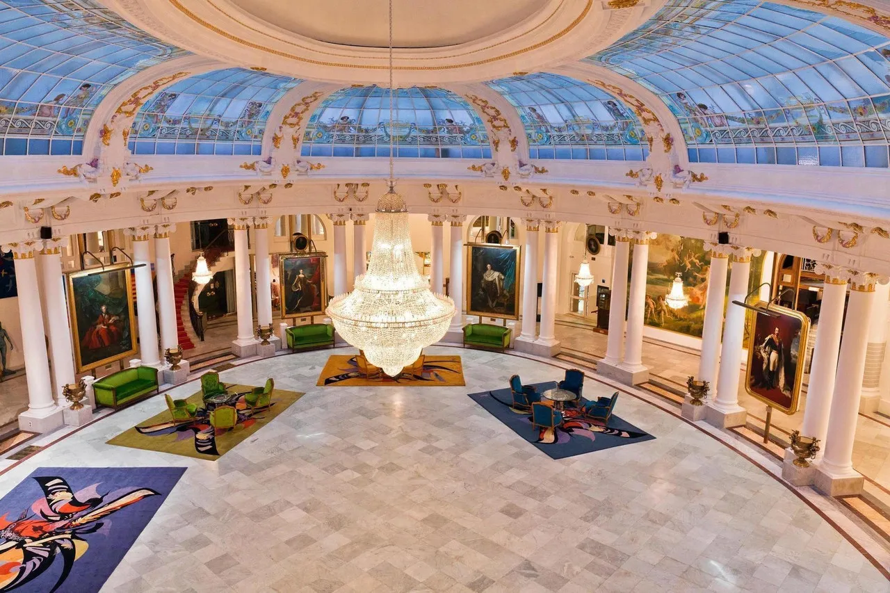 Hotel Negresco — ภาพห้องพักและบรรยากาศ