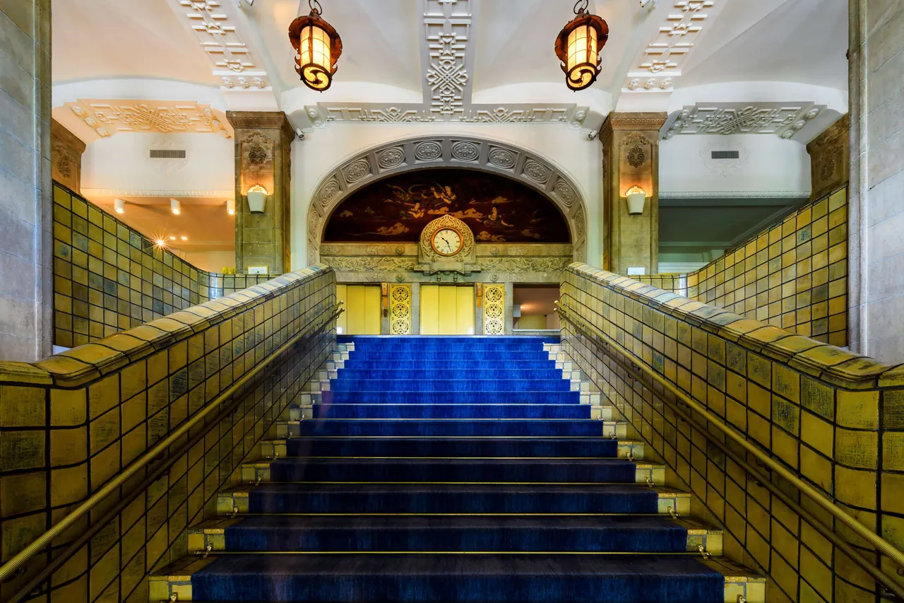 Hotel New Grand — rooms and atmosphere