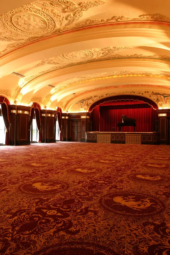 Hotel New Grand — rooms and atmosphere
