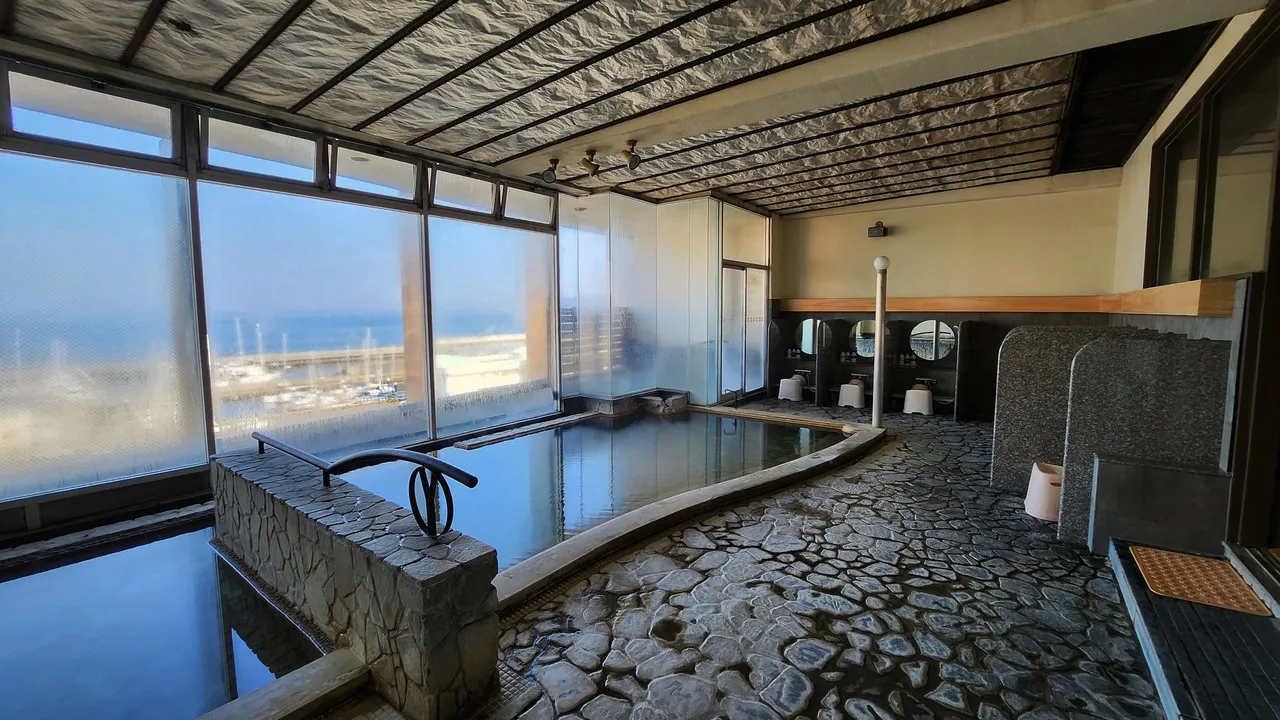 Hotel New Tsuruta — rooms and atmosphere