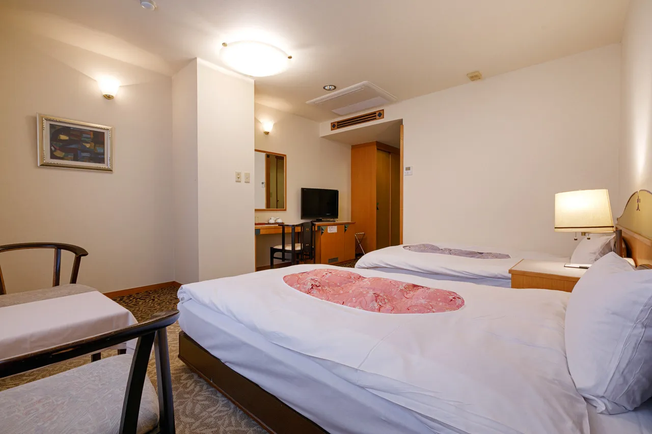 Hotel New Tsuruta — rooms and atmosphere