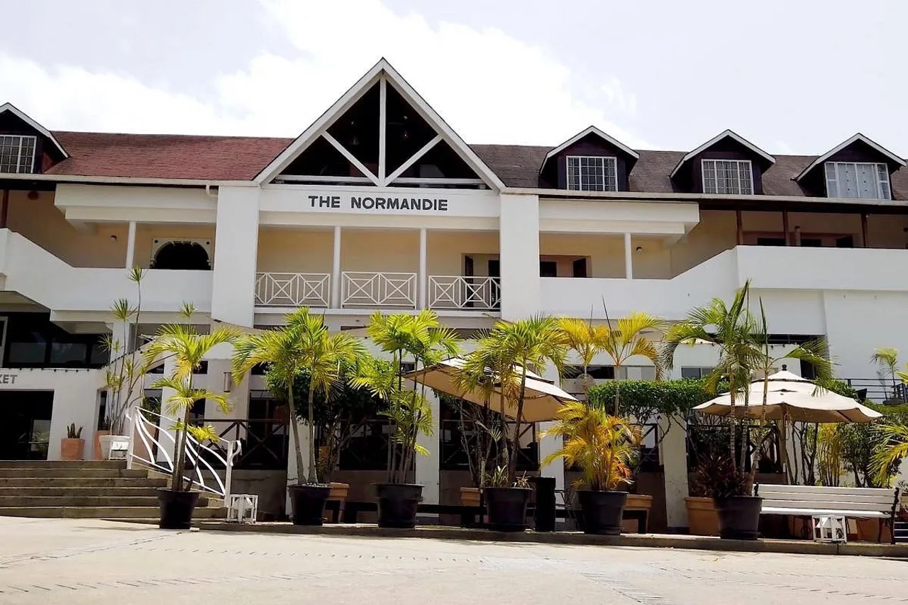 Hotel Normandie — rooms and atmosphere