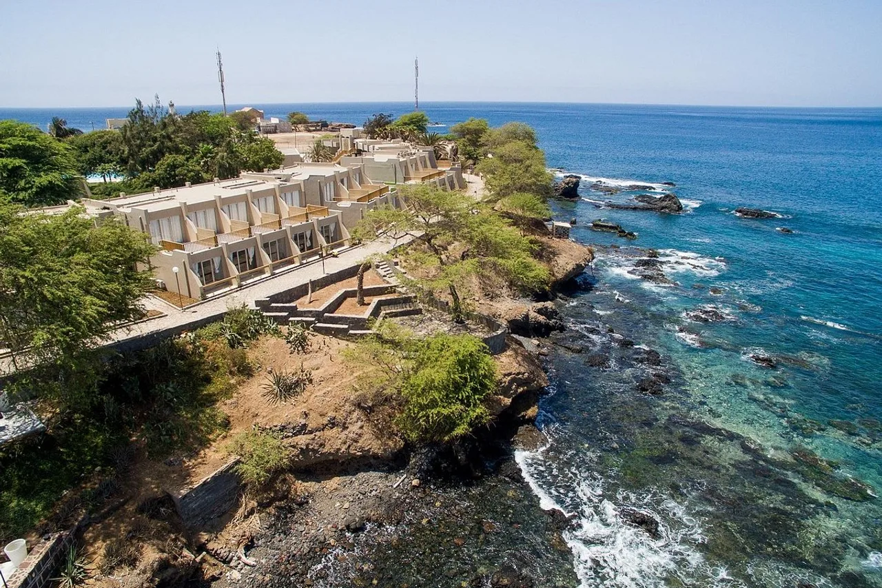 Hotel Oasis Atlantico Praiamar — rooms and atmosphere