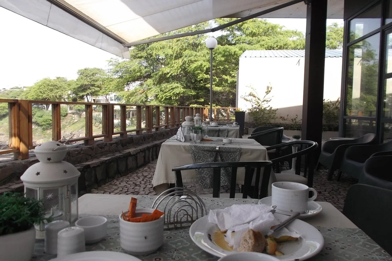 Hotel Oasis Atlantico Praiamar — rooms and atmosphere