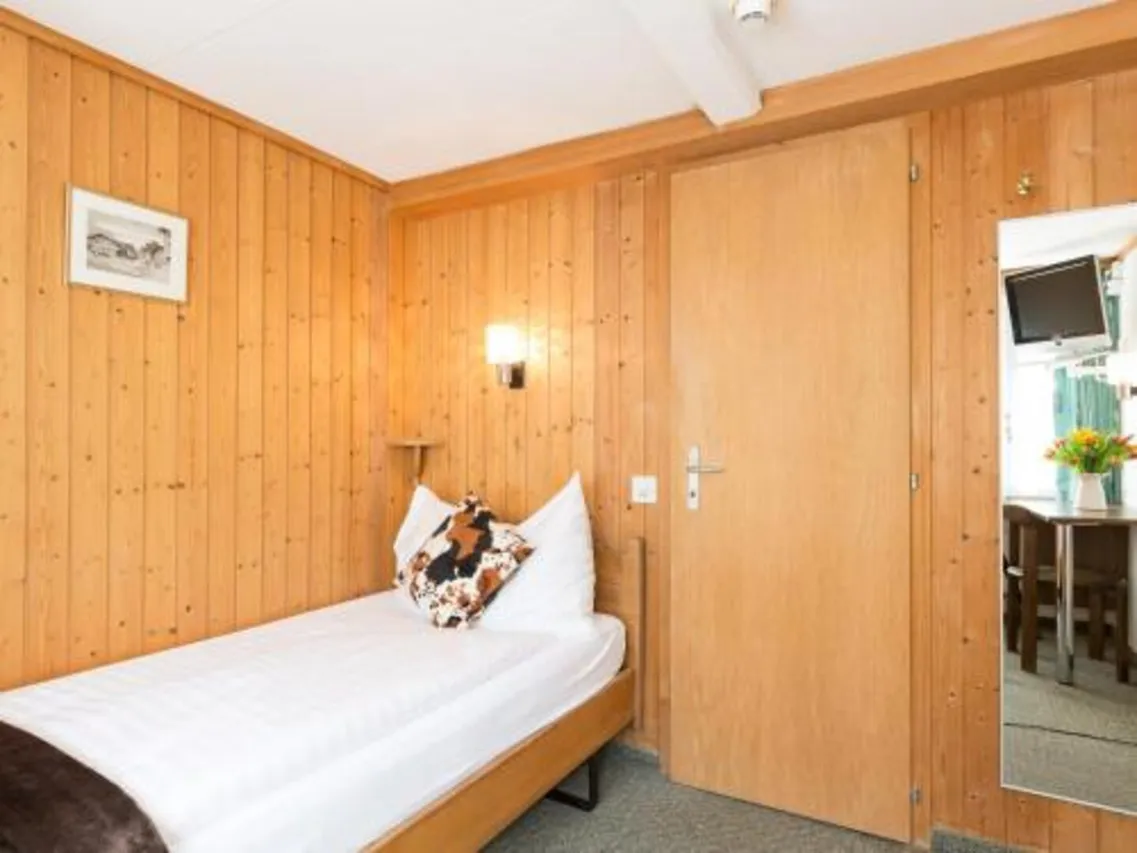 Hotel Oberland — rooms and atmosphere