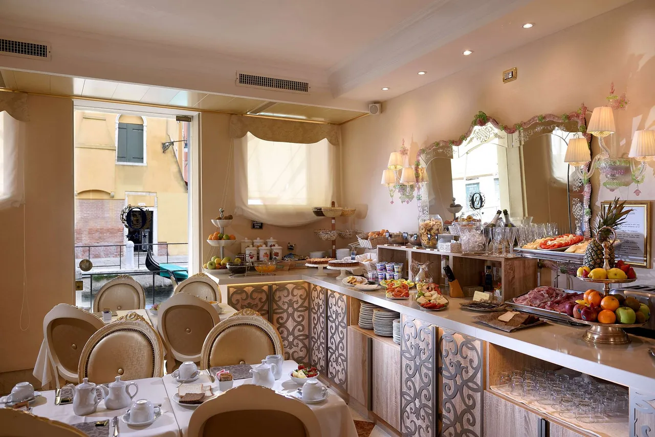 Hotel Olimpia Venezia — rooms and atmosphere