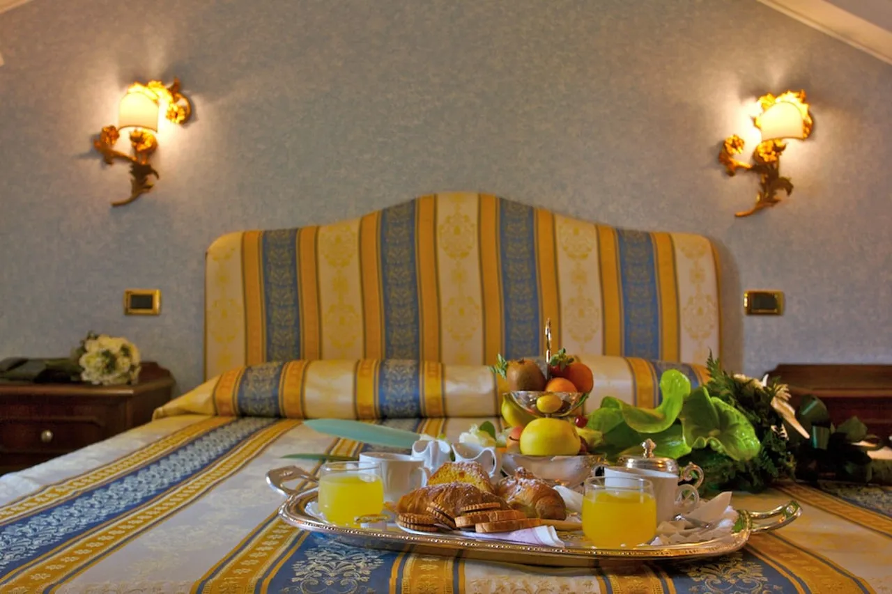 Hotel Olimpia Venezia — rooms and atmosphere