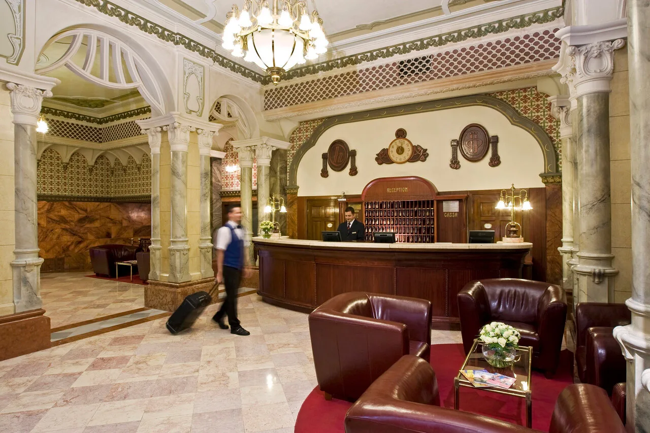 Hotel Palatinus City Center — rooms and atmosphere
