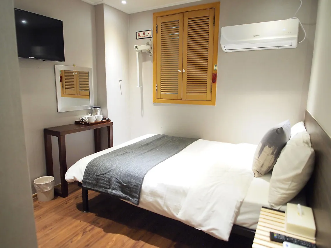 Hotel Park Hill Myeongdong — rooms and atmosphere
