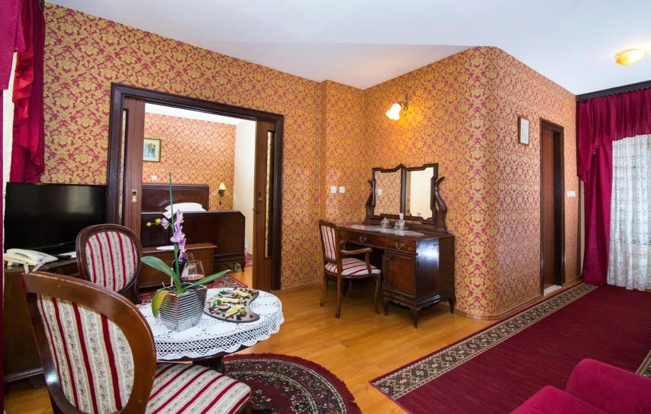 Hotel Pasike — ภาพห้องพักและบรรยากาศ