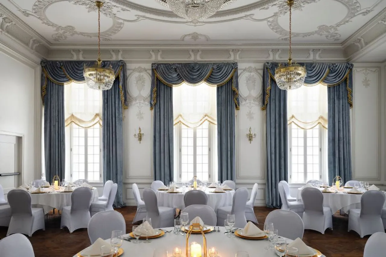 Hotel Phillips Kansas City, Curio Collection by Hilton — rooms and atmosphere