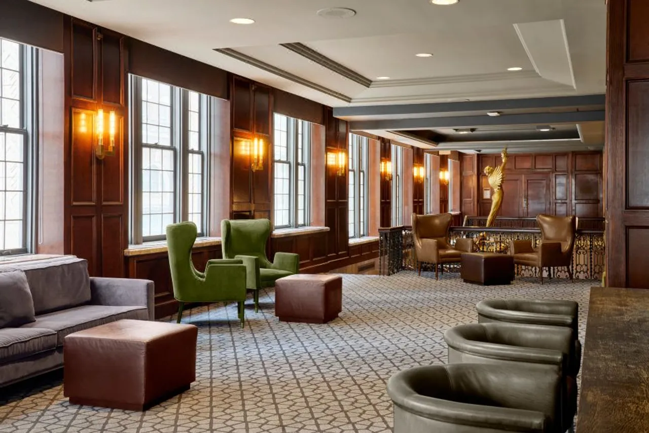 Hotel Phillips Kansas City, Curio Collection by Hilton — rooms and atmosphere