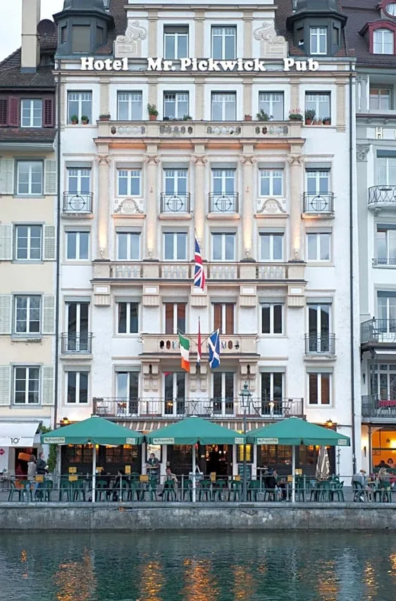 Hotel Pickwick and Pub — rooms and atmosphere