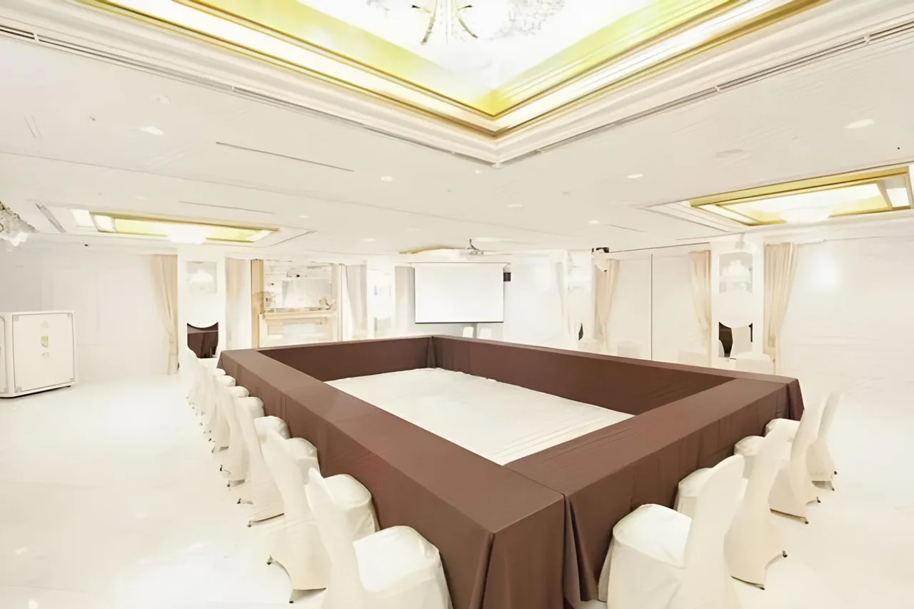 Hotel Plumm Yokohama — rooms and atmosphere