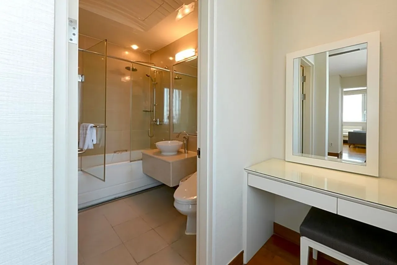 Hotel Prince Seoul — rooms and atmosphere