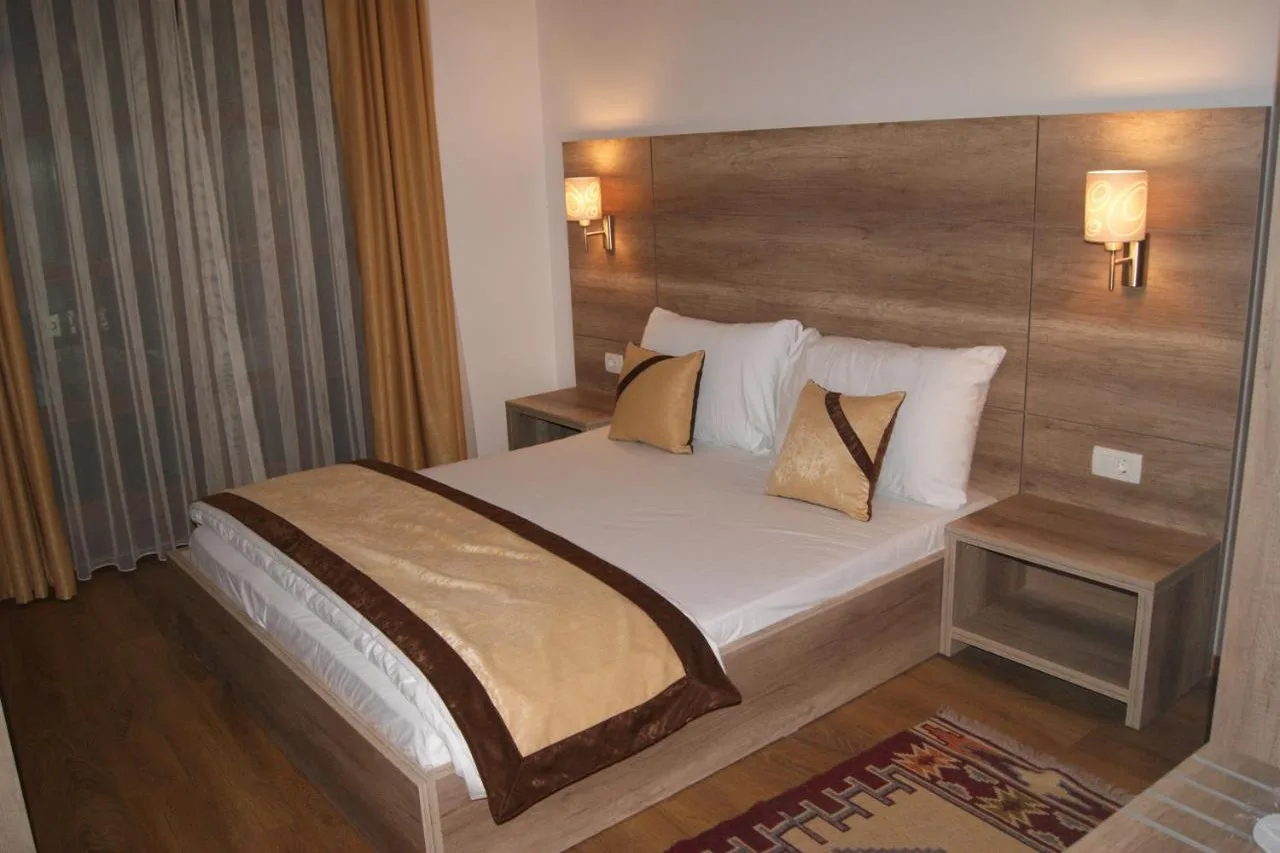 Hotel Prizreni — ภาพห้องพักและบรรยากาศ