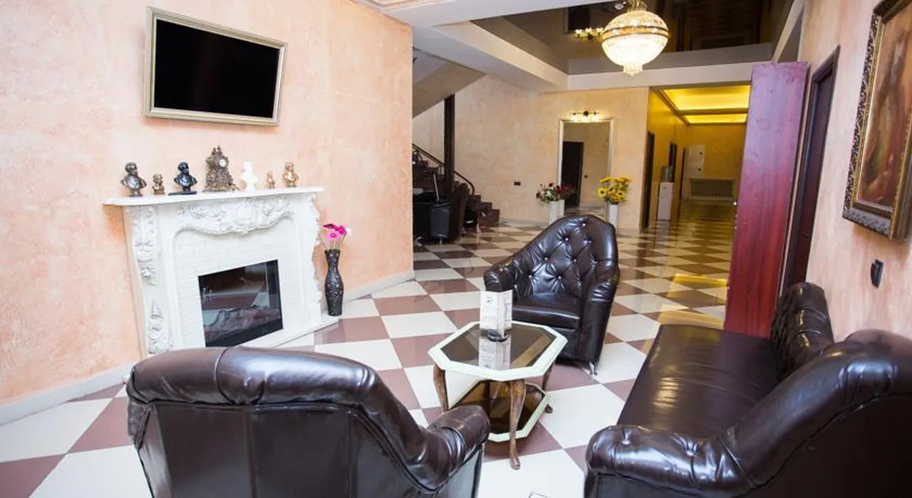 Hotel Pushkin — rooms and atmosphere