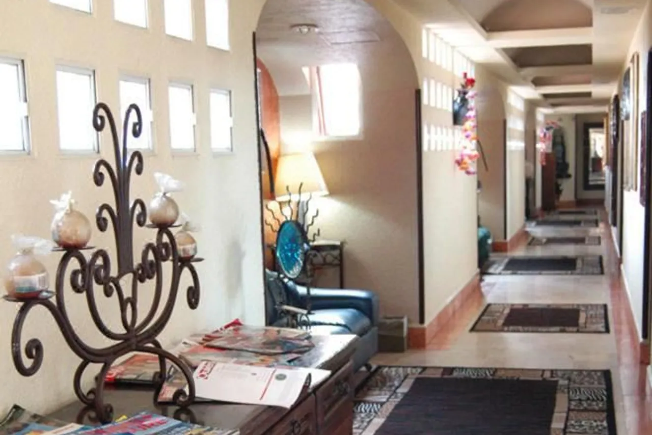 Hotel Real Azteca — rooms and atmosphere