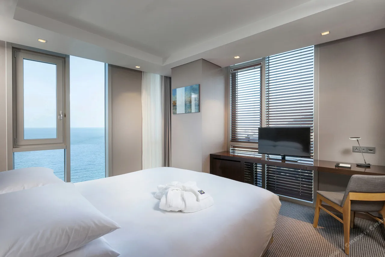 Hotel Regent Marine Jeju — rooms and atmosphere
