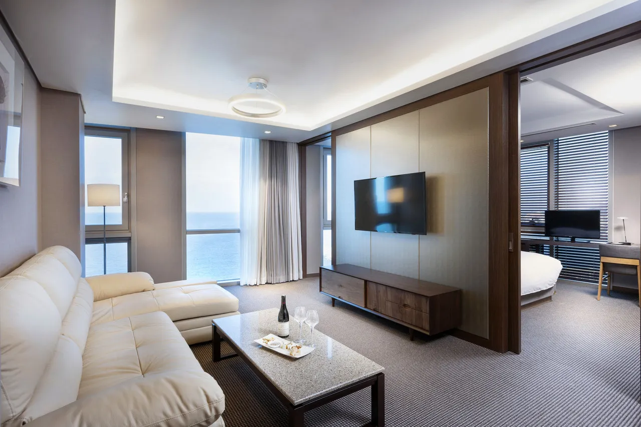 Hotel Regent Marine Jeju — rooms and atmosphere