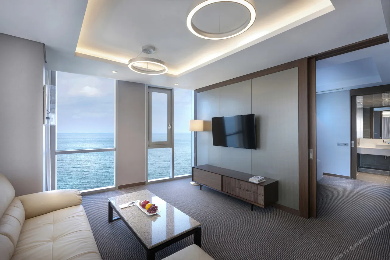 Hotel Regent Marine Jeju — rooms and atmosphere