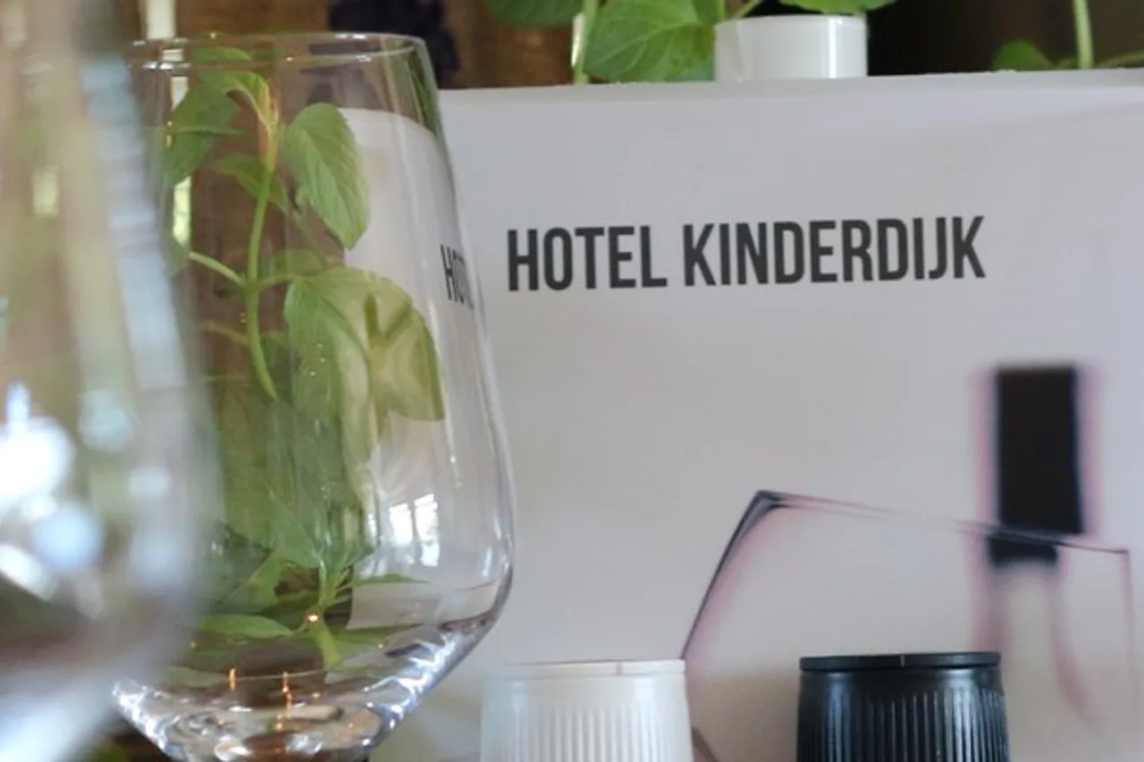 Hotel Restaurant Kinderdijk — ภาพห้องพักและบรรยากาศ