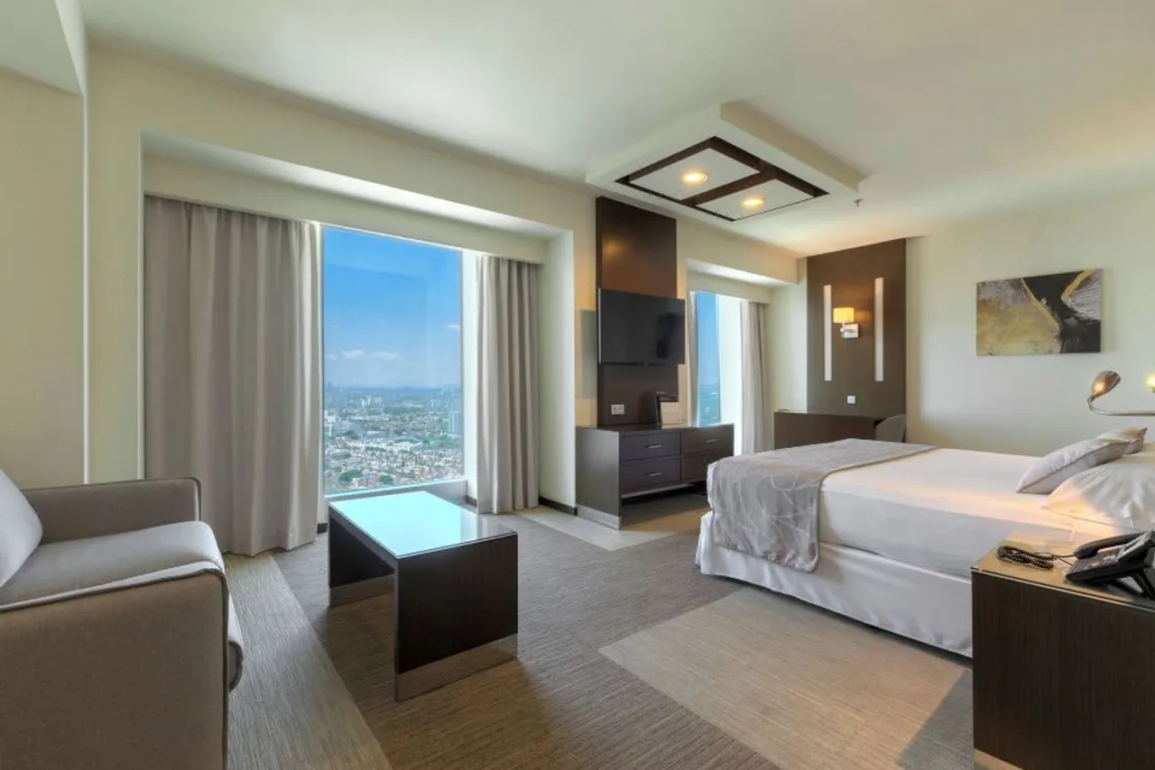 Hotel Riu Plaza Guadalajara — rooms and atmosphere