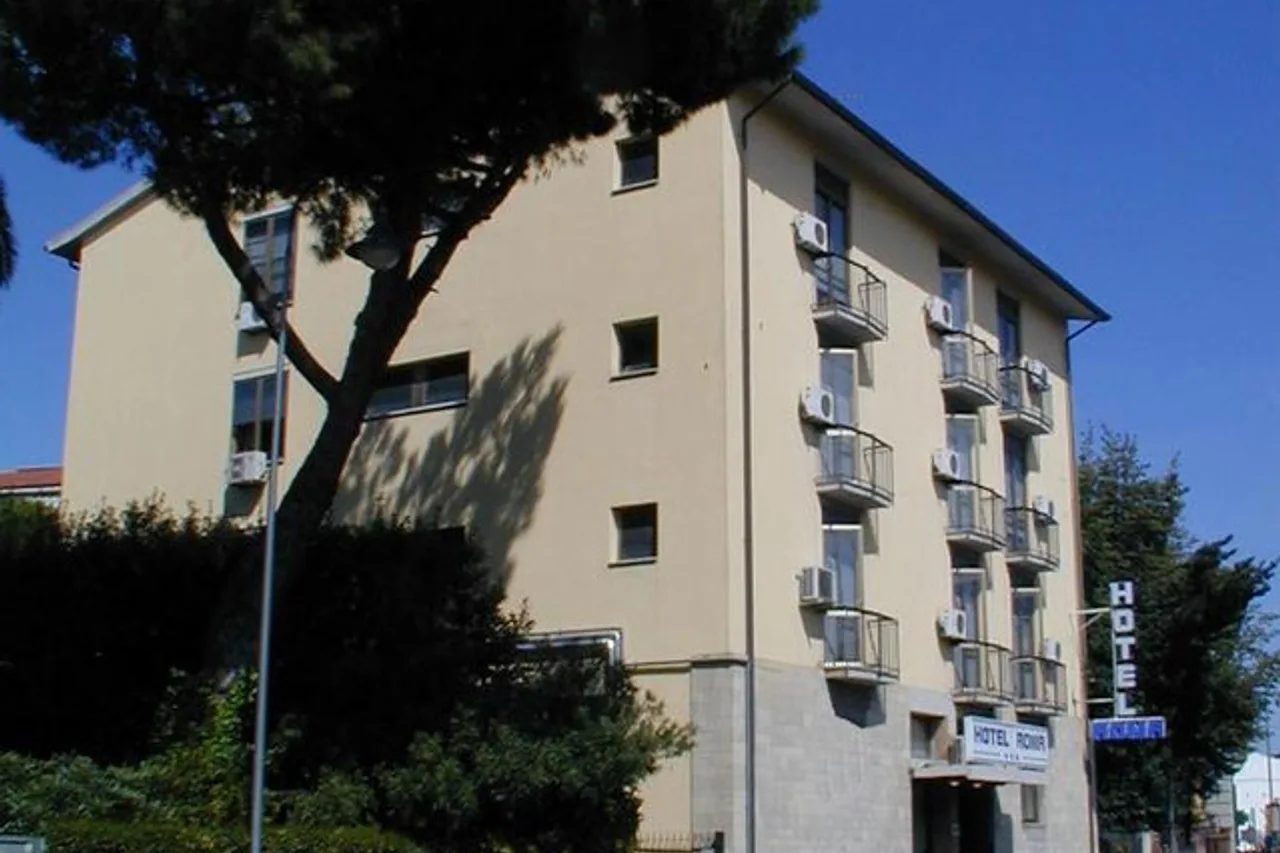 Hotel Roma Pisa — rooms and atmosphere