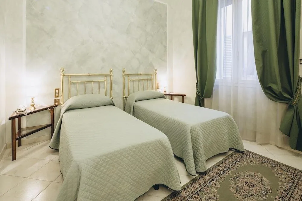 Hotel Roma — โบโลญญา