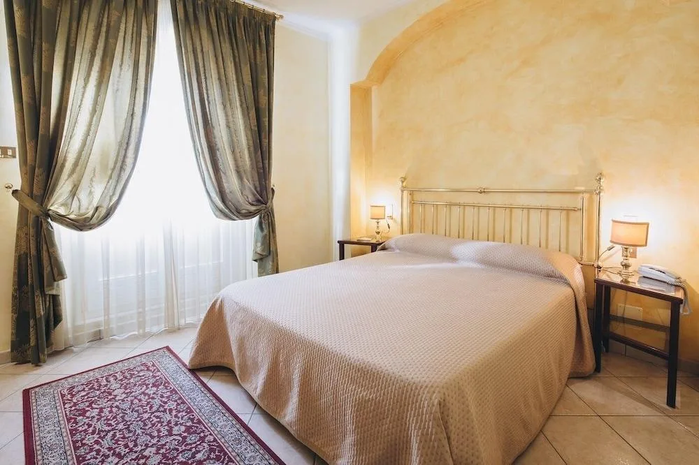 Hotel Roma — ภาพห้องพักและบรรยากาศ