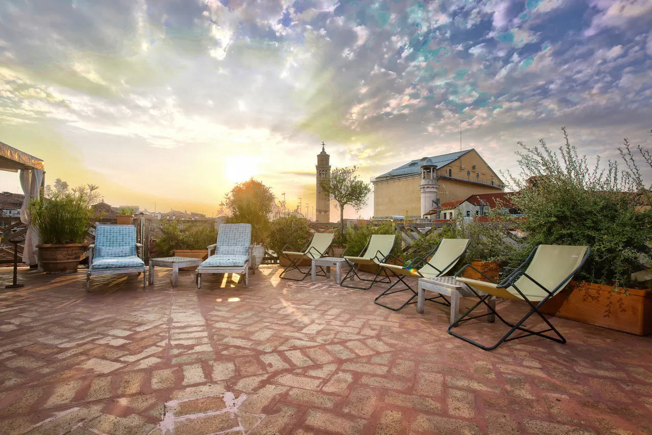 Hotel Saturnia & International — rooms and atmosphere