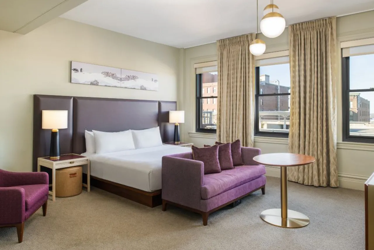 Hotel Savoy Kansas City, Tapestry Collection by Hilton — rooms and atmosphere