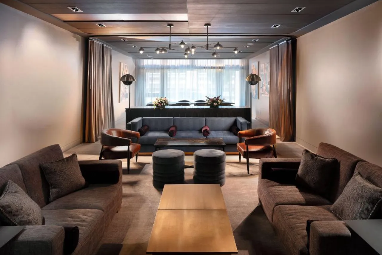 Hotel Savoy Kansas City, Tapestry Collection by Hilton — rooms and atmosphere