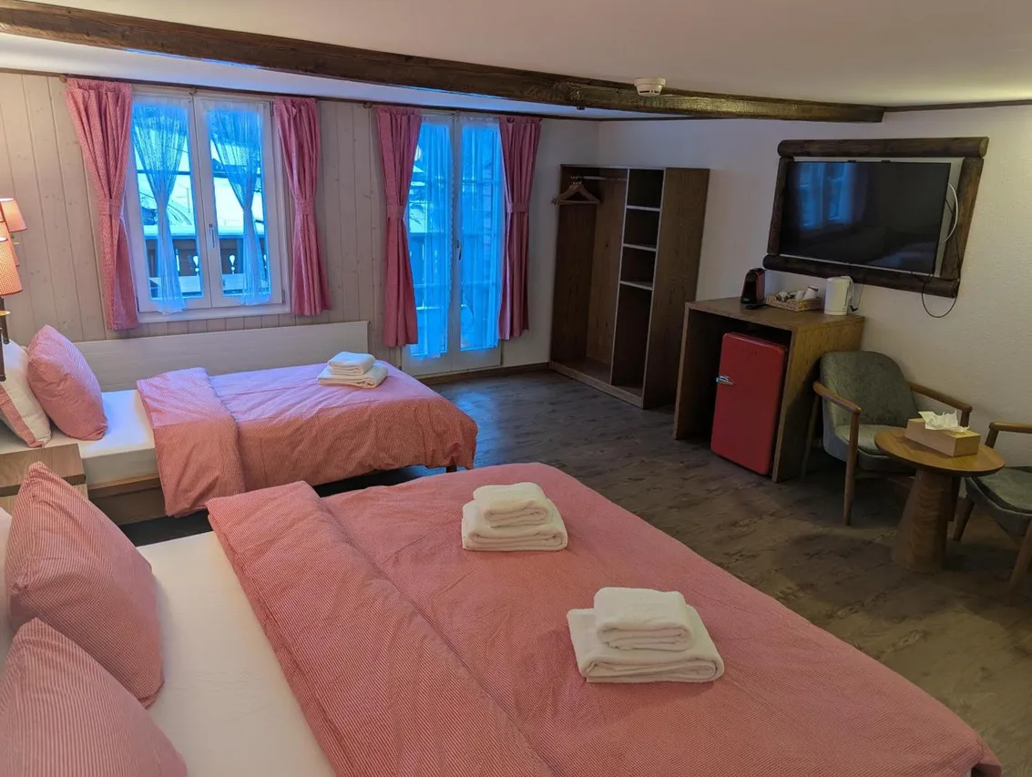 Hotel Schützen — ภาพห้องพักและบรรยากาศ