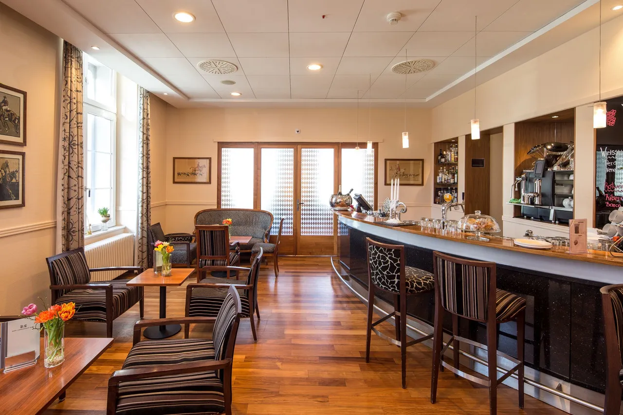 Hotel Schweizerhof Basel — ภาพห้องพักและบรรยากาศ