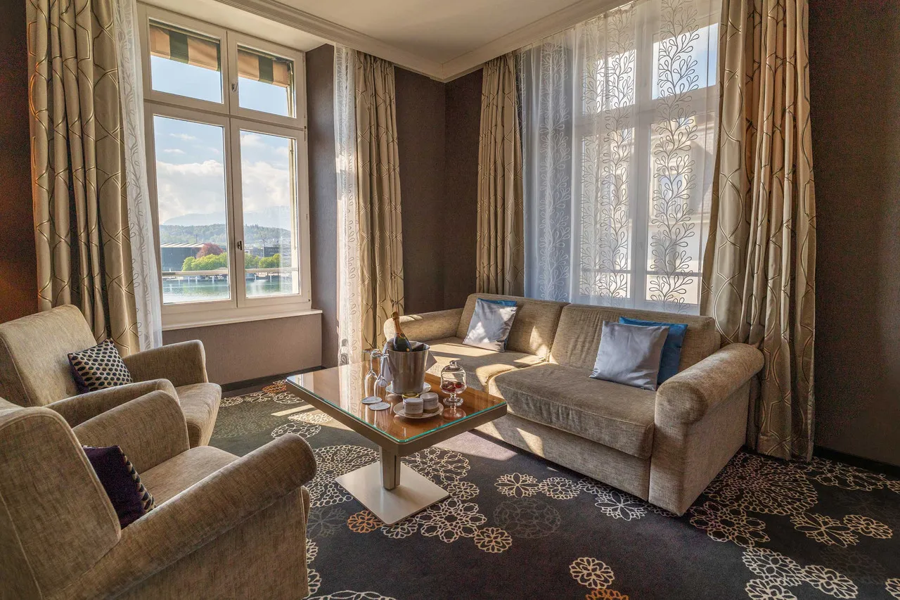 Hotel Schweizerhof Luzern — ภาพห้องพักและบรรยากาศ