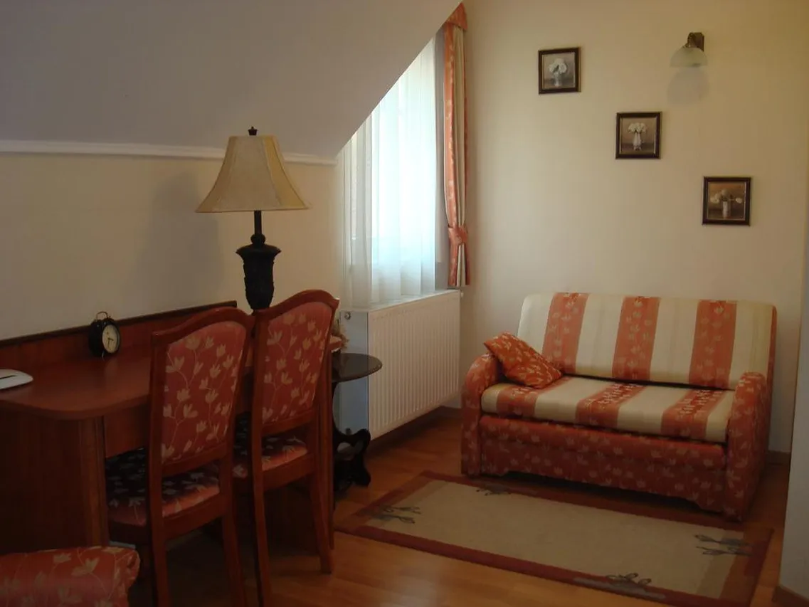 Hotel Senator-Ház Eger — rooms and atmosphere