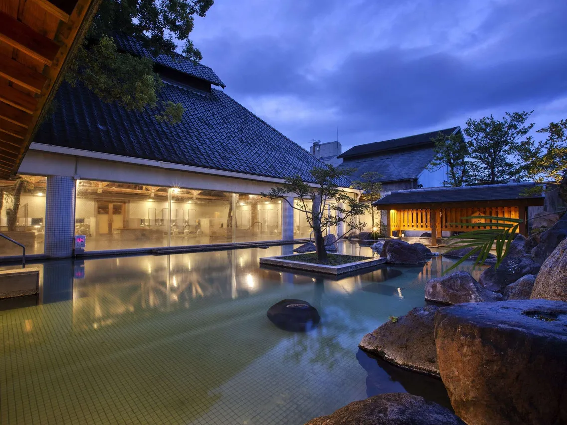 Hotel Shiragiku — rooms and atmosphere